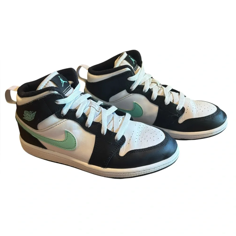 Nike Air Jordan 1 Black and Teal High-Top Sneakers 3y